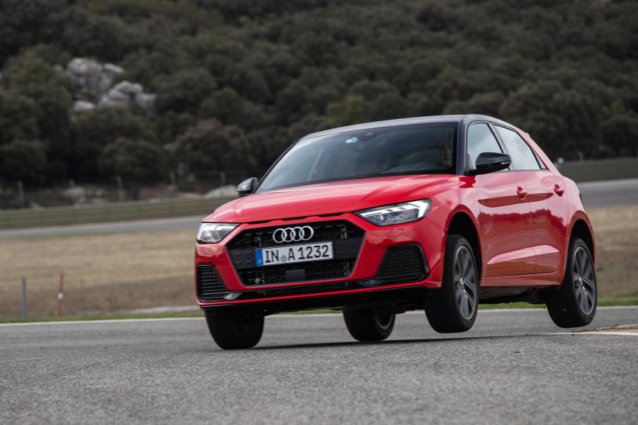 Audi A1 Sportback 30 TFSI Advanced 2018 года  (WW) (фото 4 из 16)